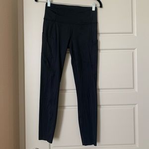 Lululemon Fast and Free 24” size 6